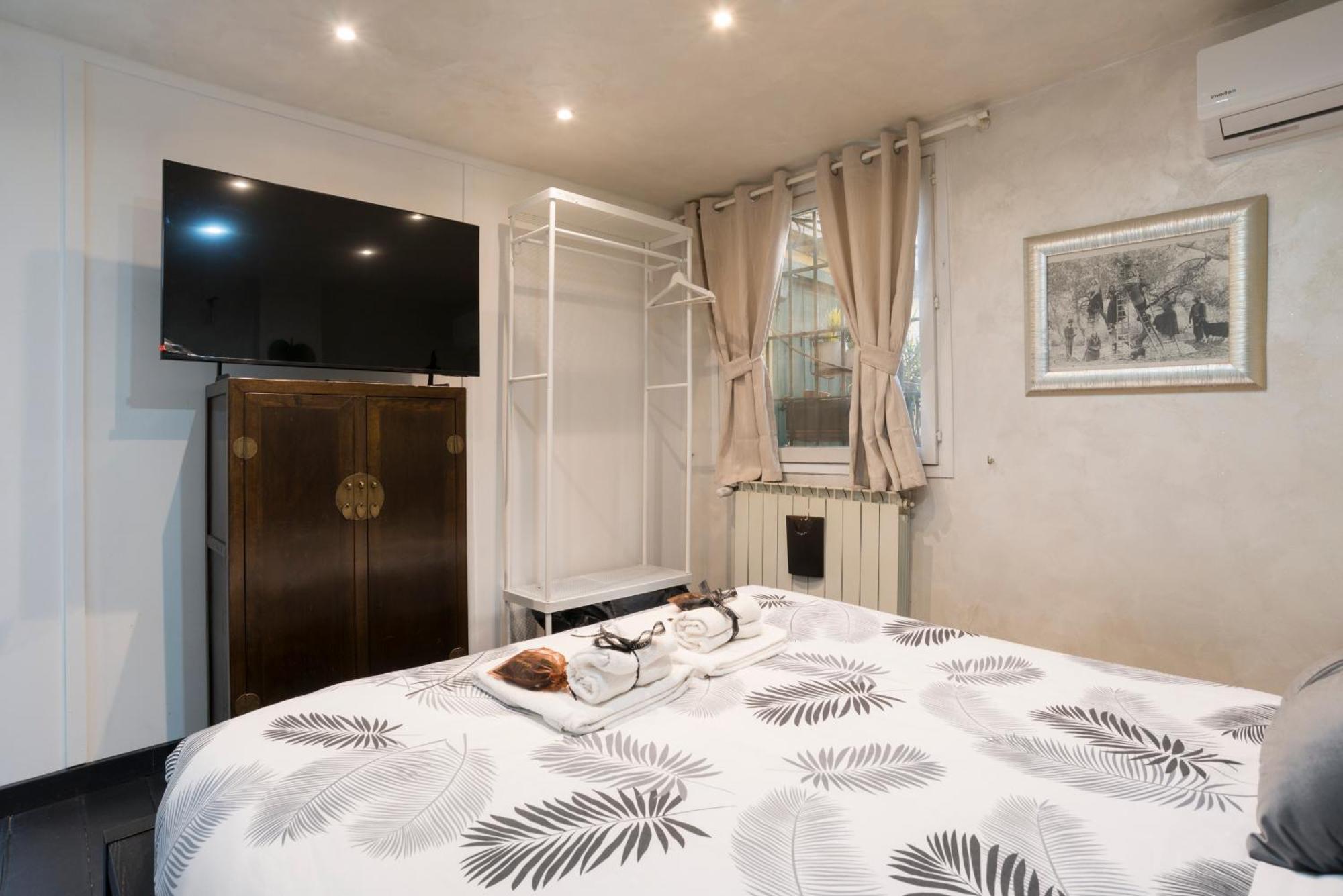 Luxury Piazza Di Spagna Escape With Terrace And Private Apartment Rome