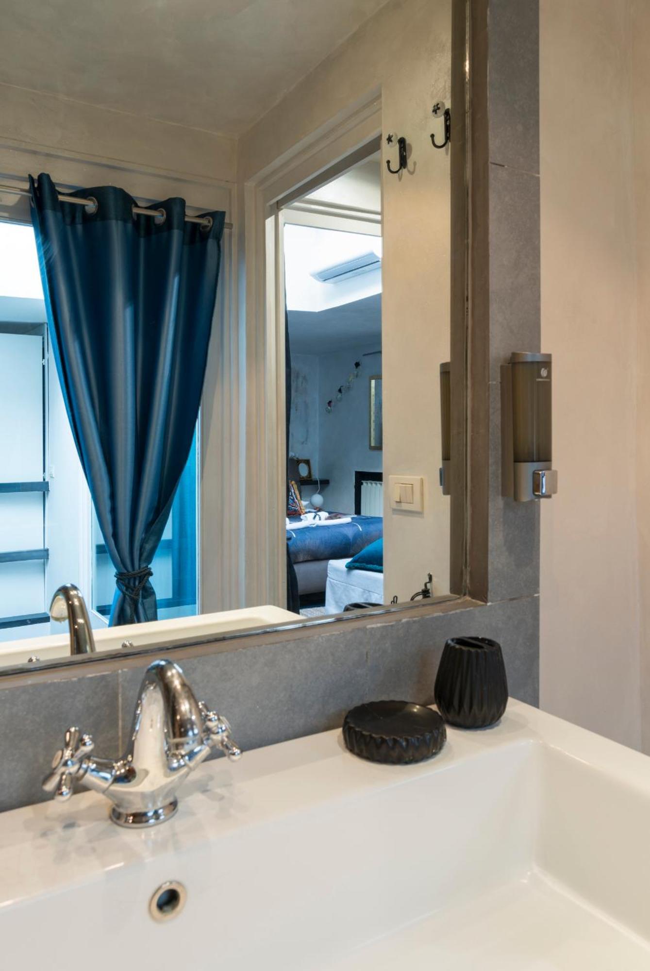 Luxury Piazza Di Spagna Escape With Terrace And Private Apartment
